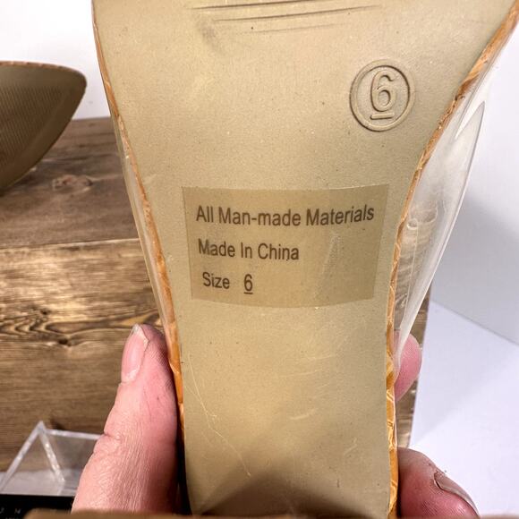 Wild Diva Lounge Lucite Chunky Block Heel Sandals SZ 6 Mustard Tan Croc Print - Picture 7 of 10